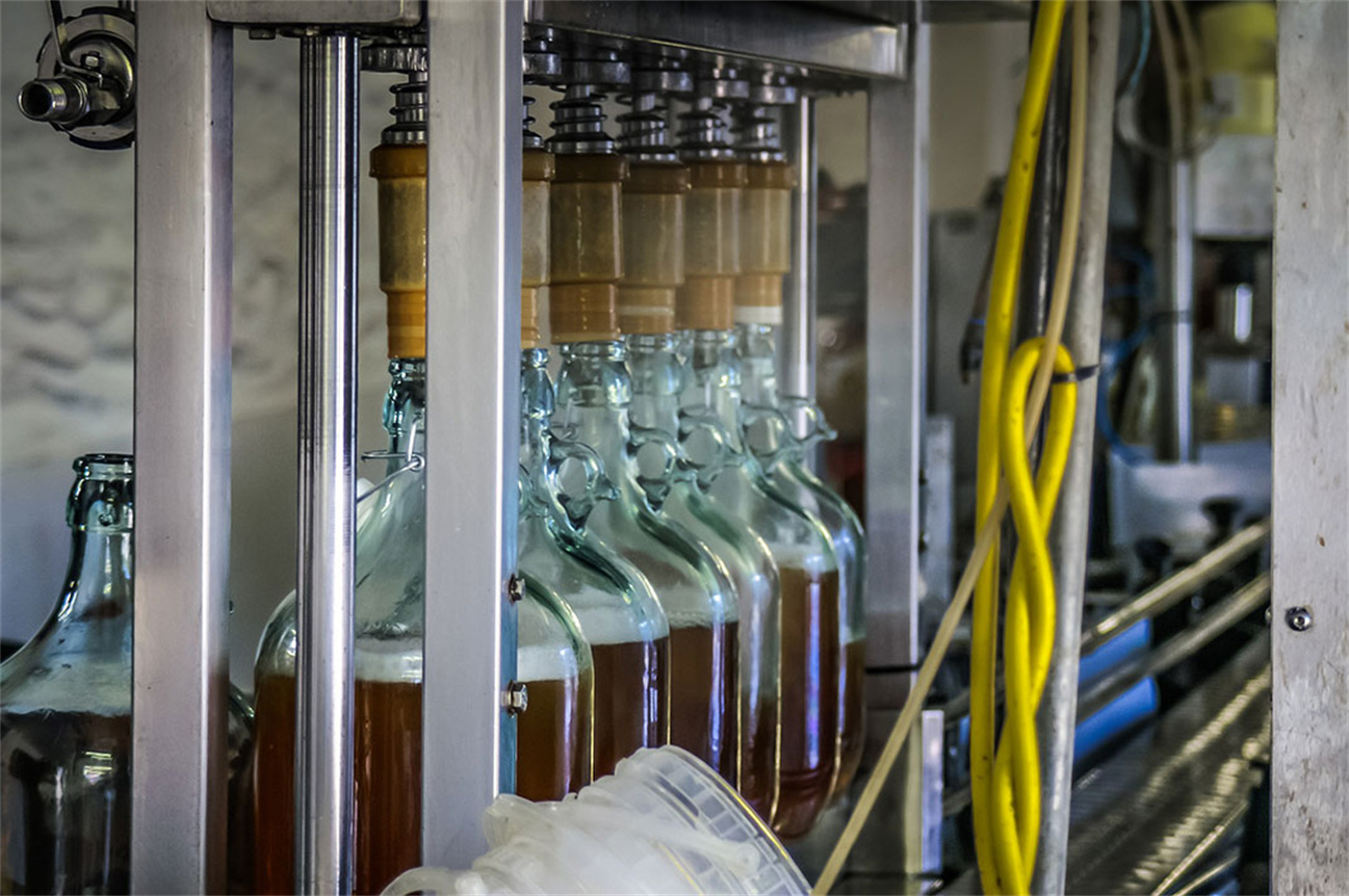 filling-machines-bottling.jpg filling-machines-bottling.jpg